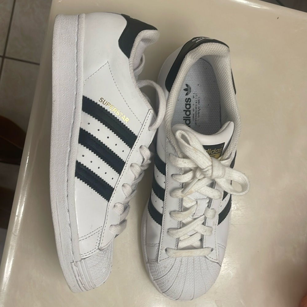 Womens adidas Shell toe shoes.